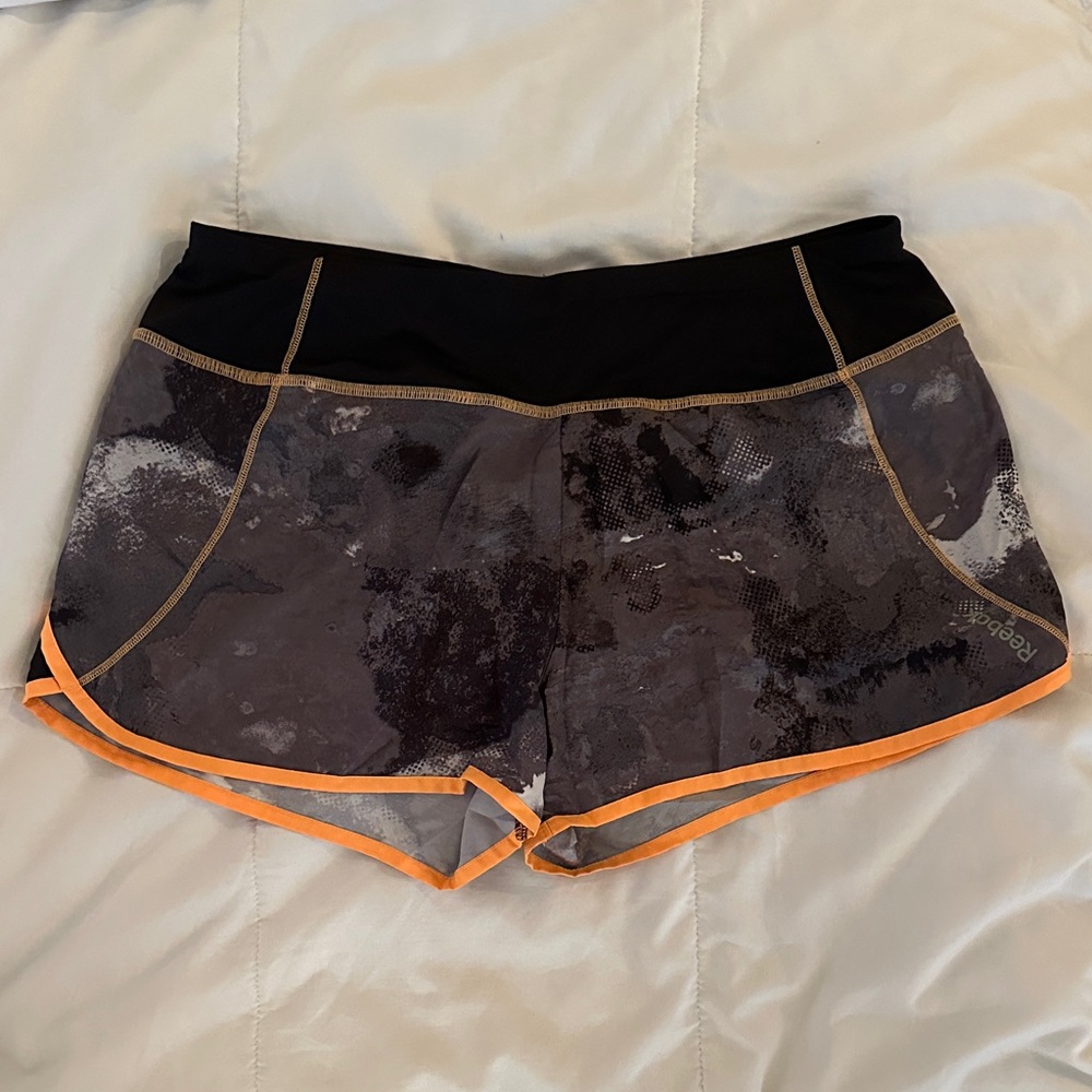 Reebok Women's Black and Gray Athletic Shorts with Orange Trim Size: M medium